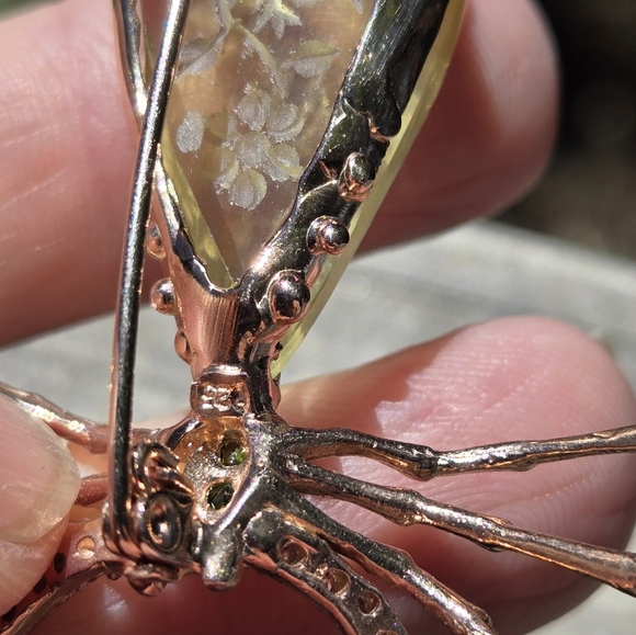 Lemon Quartz floral cut 37karat emerald sapphire & Topaz sterling & rosegold pin - Picture 9 of 9